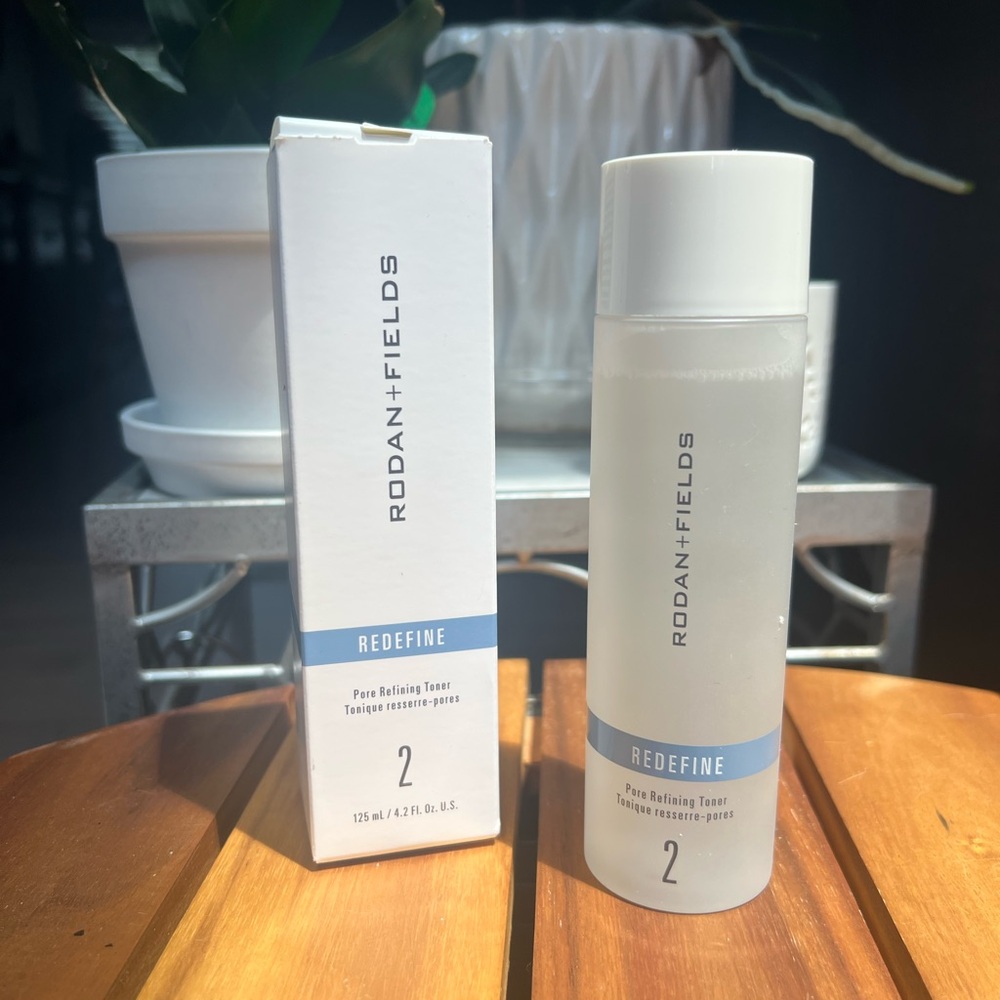 Rodan + Fields Redefine Pore Refining Toner - White and Blue